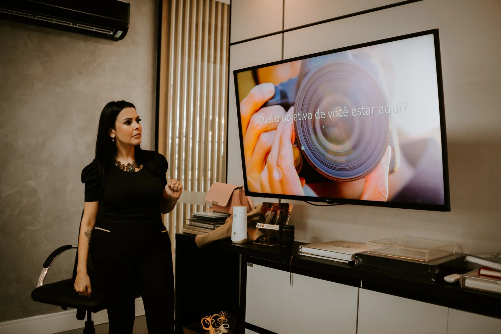 Vanessa dando aula para fotógrafos